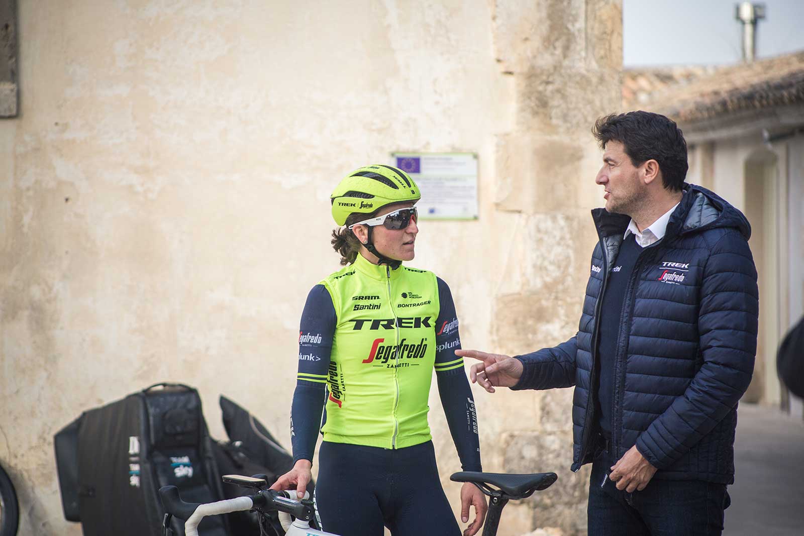 Luca-Guercilena-talking-to-Elisa-Longo-Borghini