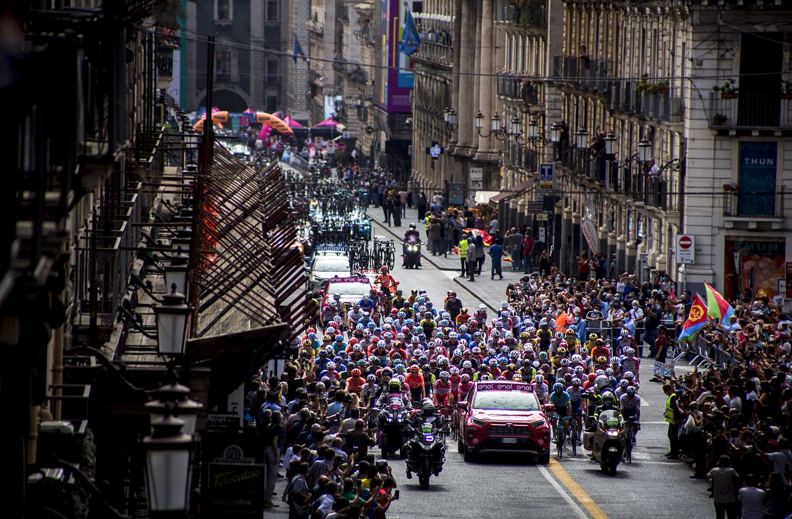 Giro d’italia in catania from the front 1600×1050